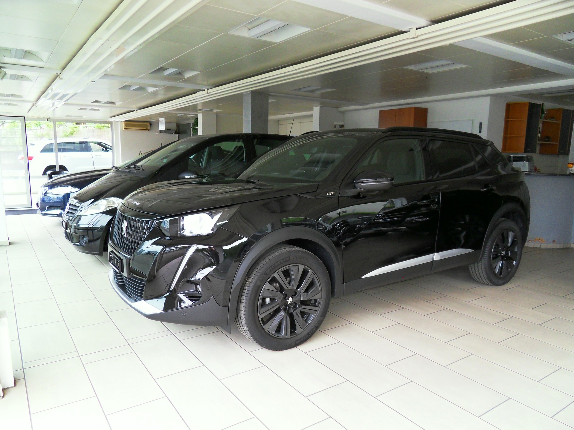 PEUGEOT 2008 1.2 PureTech GT EAT8-image-23