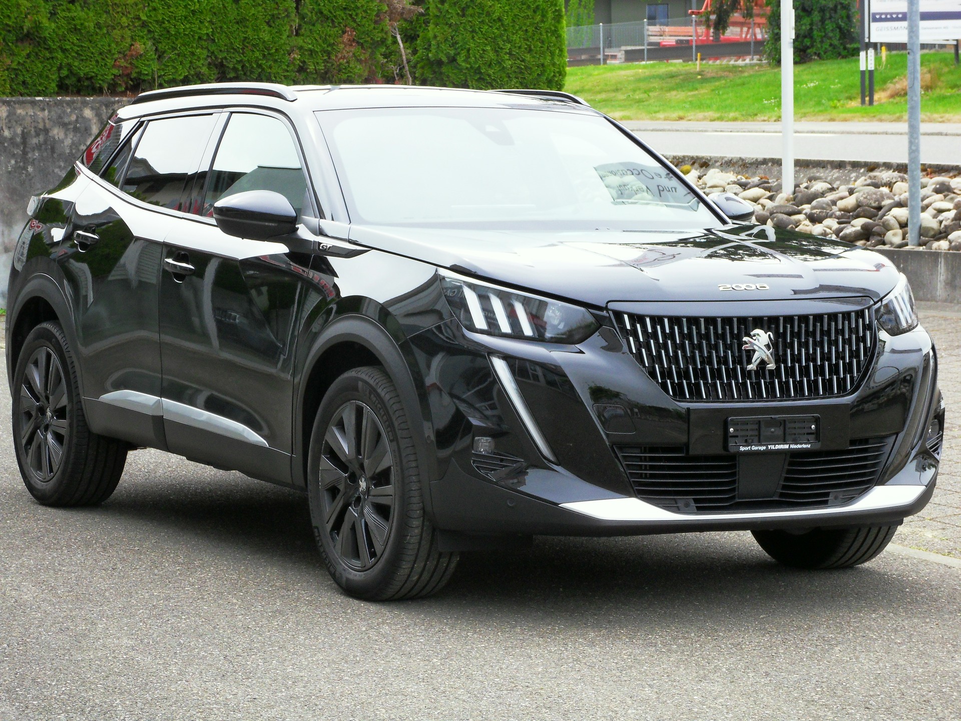 PEUGEOT 2008 1.2 PureTech GT EAT8-image-25