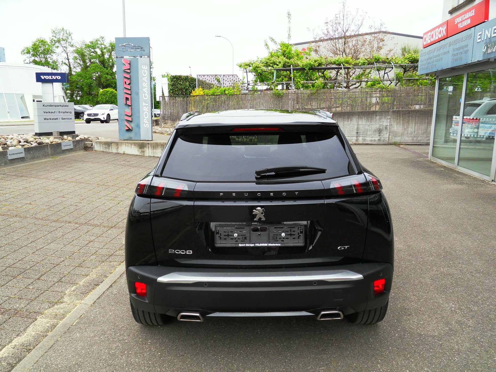 PEUGEOT 2008 1.2 PureTech GT EAT8-image-5