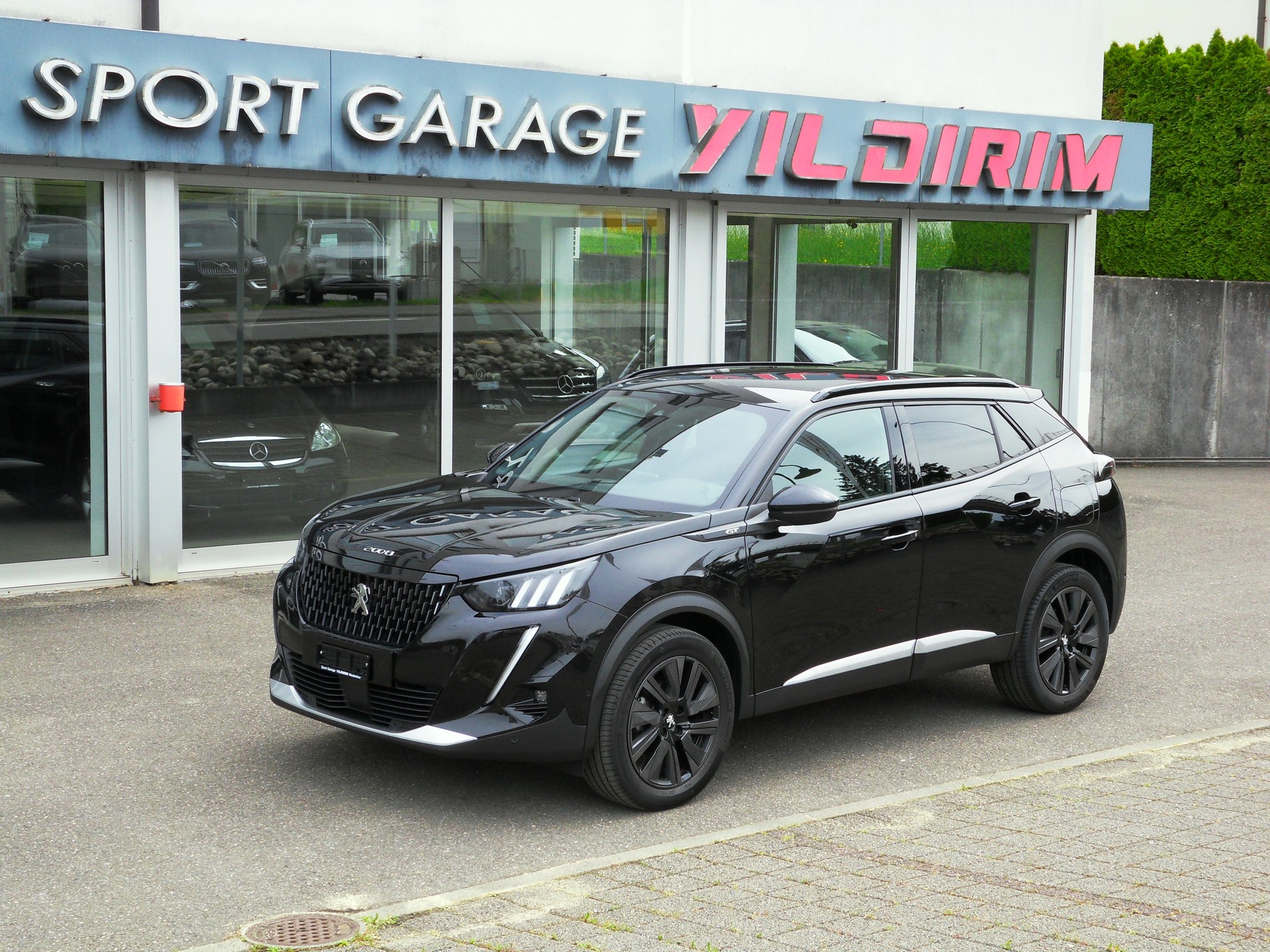 PEUGEOT 2008 1.2 PureTech GT EAT8-image-24