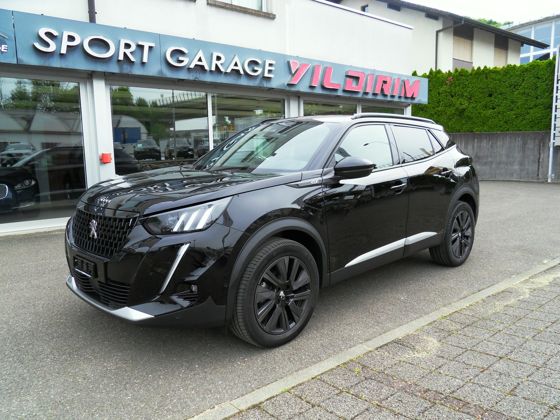 PEUGEOT 2008 1.2 PureTech GT EAT8