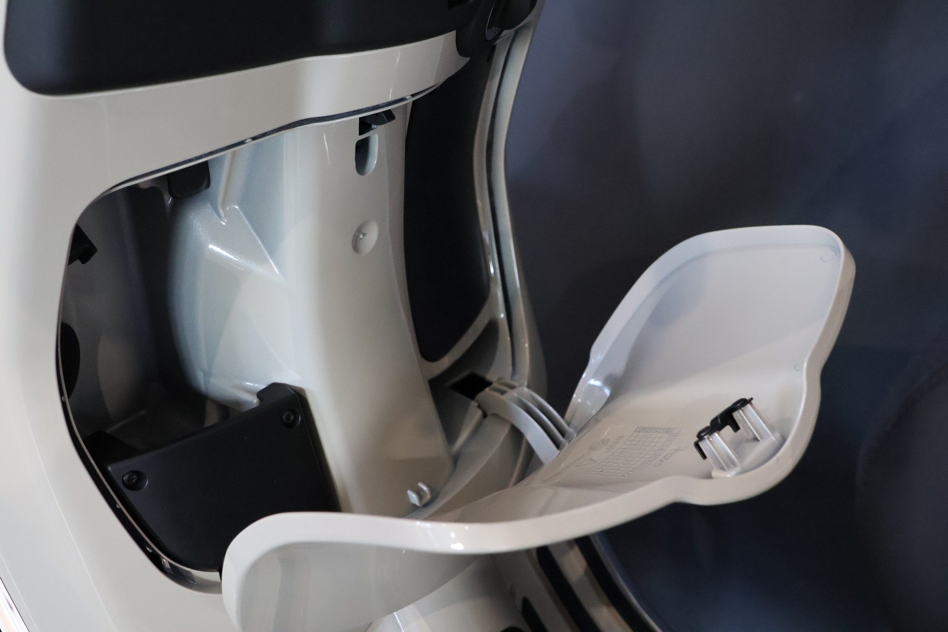 PIAGGIO Vespa Primavera 125 E5+ MY26 (4Jahre Garantie)-image-4