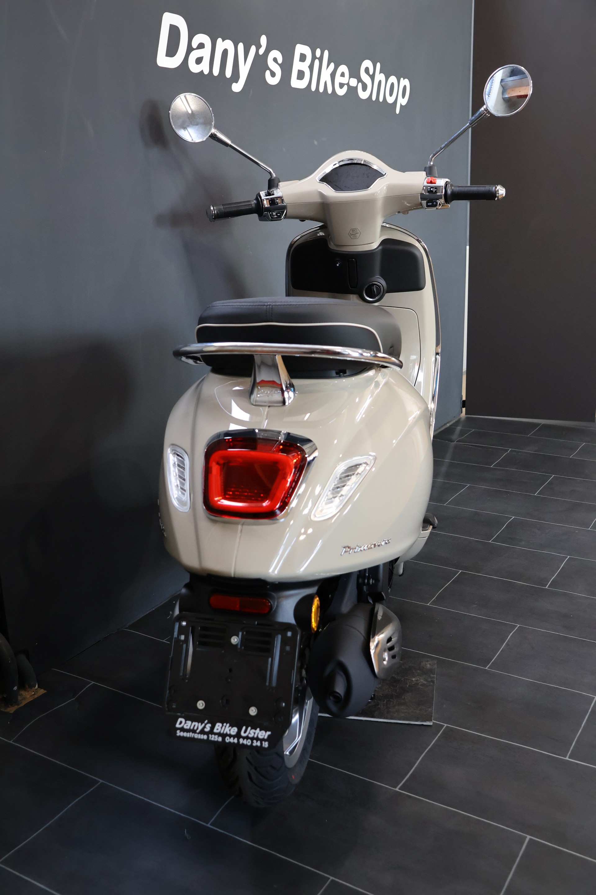 PIAGGIO Vespa Primavera 125 E5+ MY26 (4Jahre Garantie)-showroom-element-3