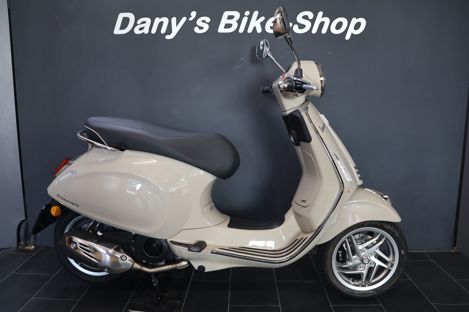 PIAGGIO Vespa Primavera 125 E5+ MY26 (4Jahre Garantie)-showroom-element-2