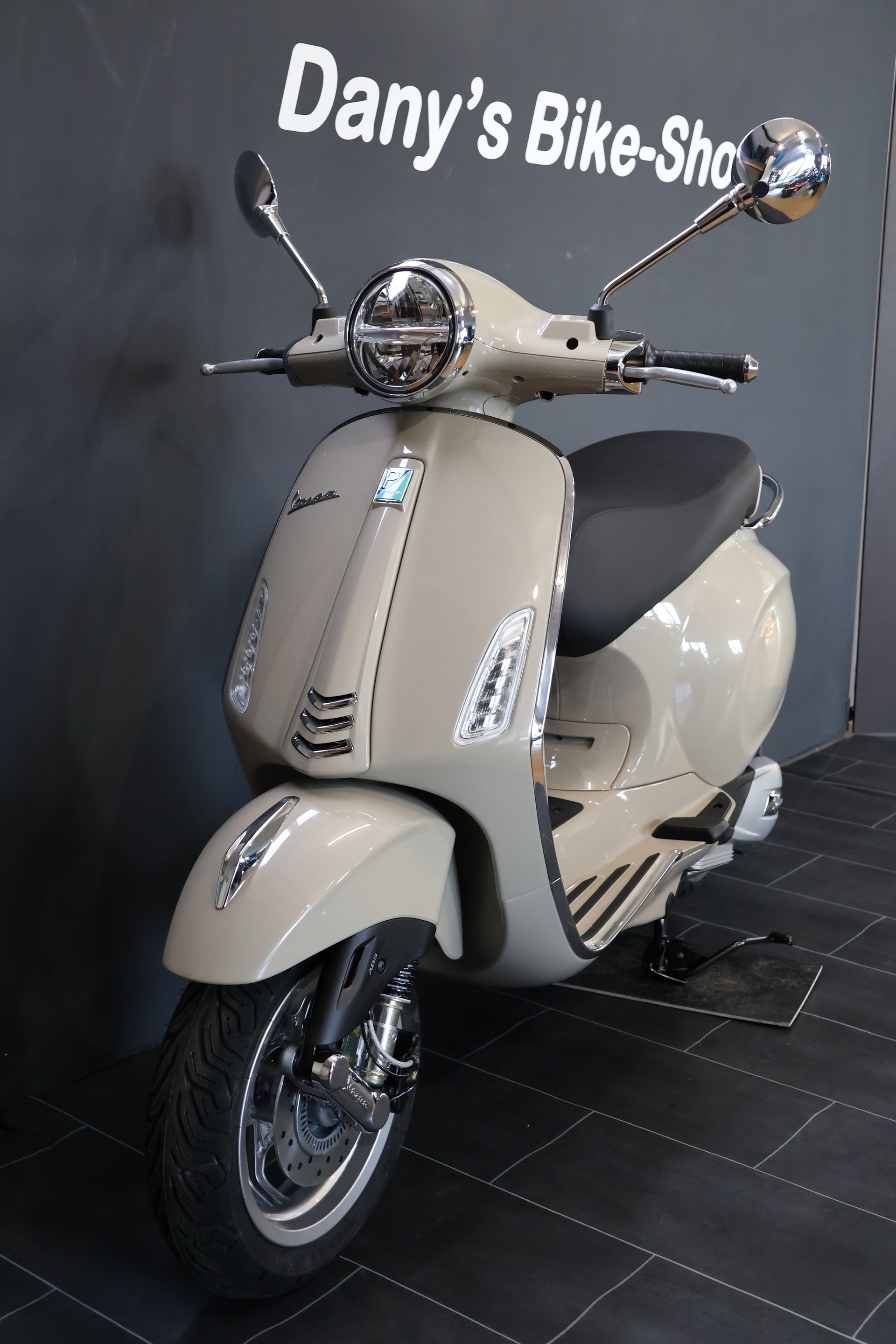 PIAGGIO Vespa Primavera 125 E5+ MY26 (4Jahre Garantie)-showroom-element-1