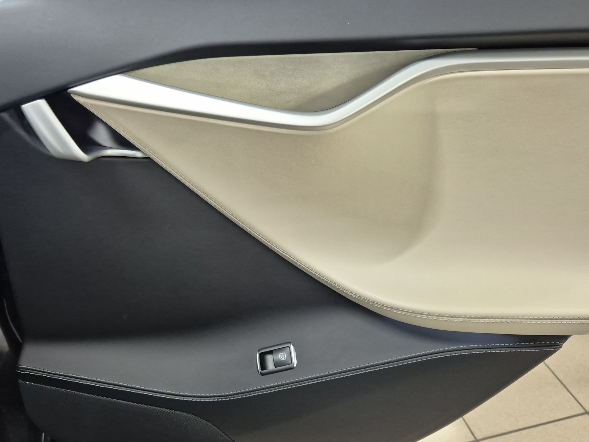 TESLA Model S 100 D Performance LEASING à partir de CHF 320.-/mois-image-13