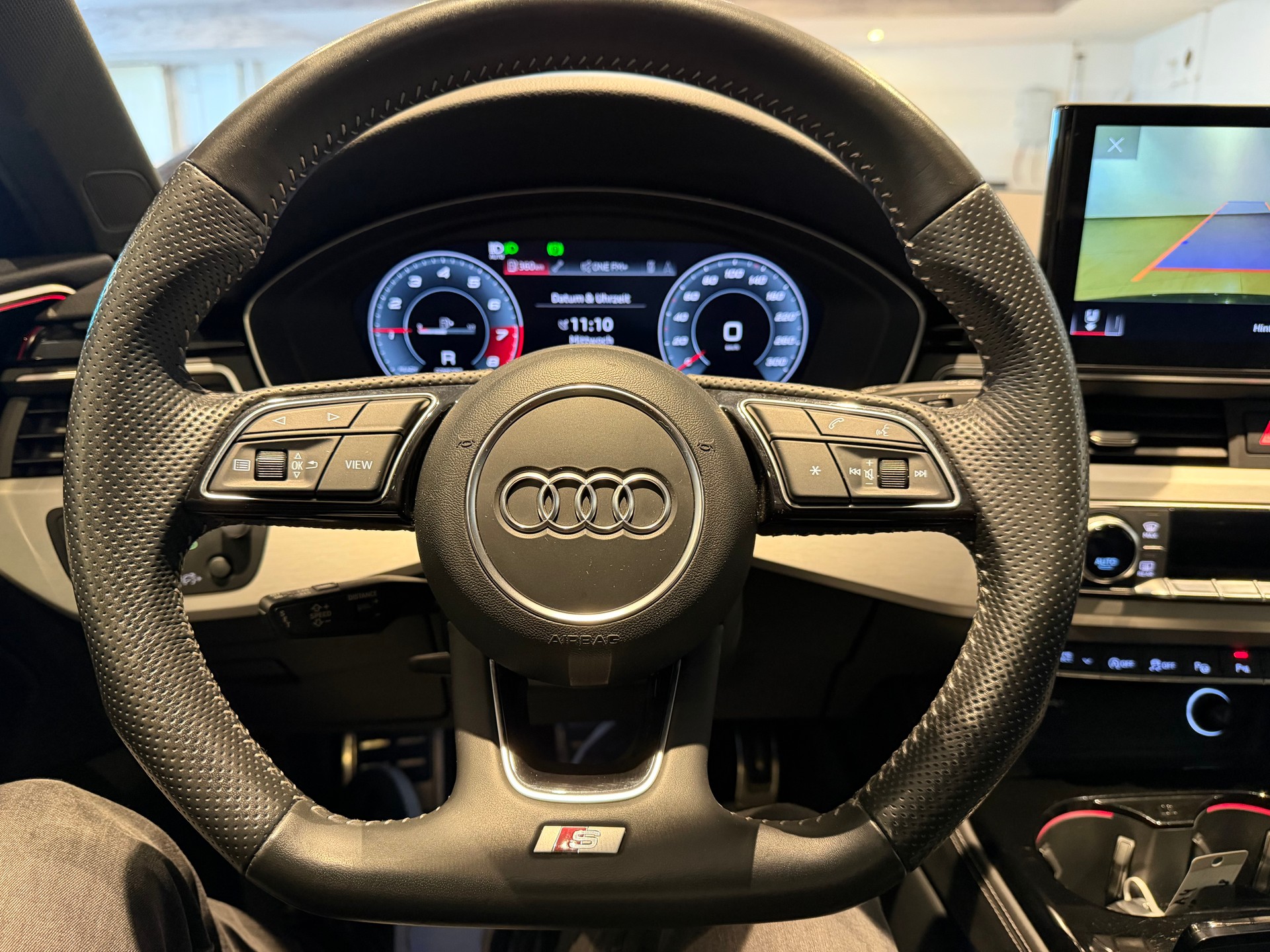 AUDI A4 Avant 2.0 45 TFSI S Line quattro S-Tronic-image-17
