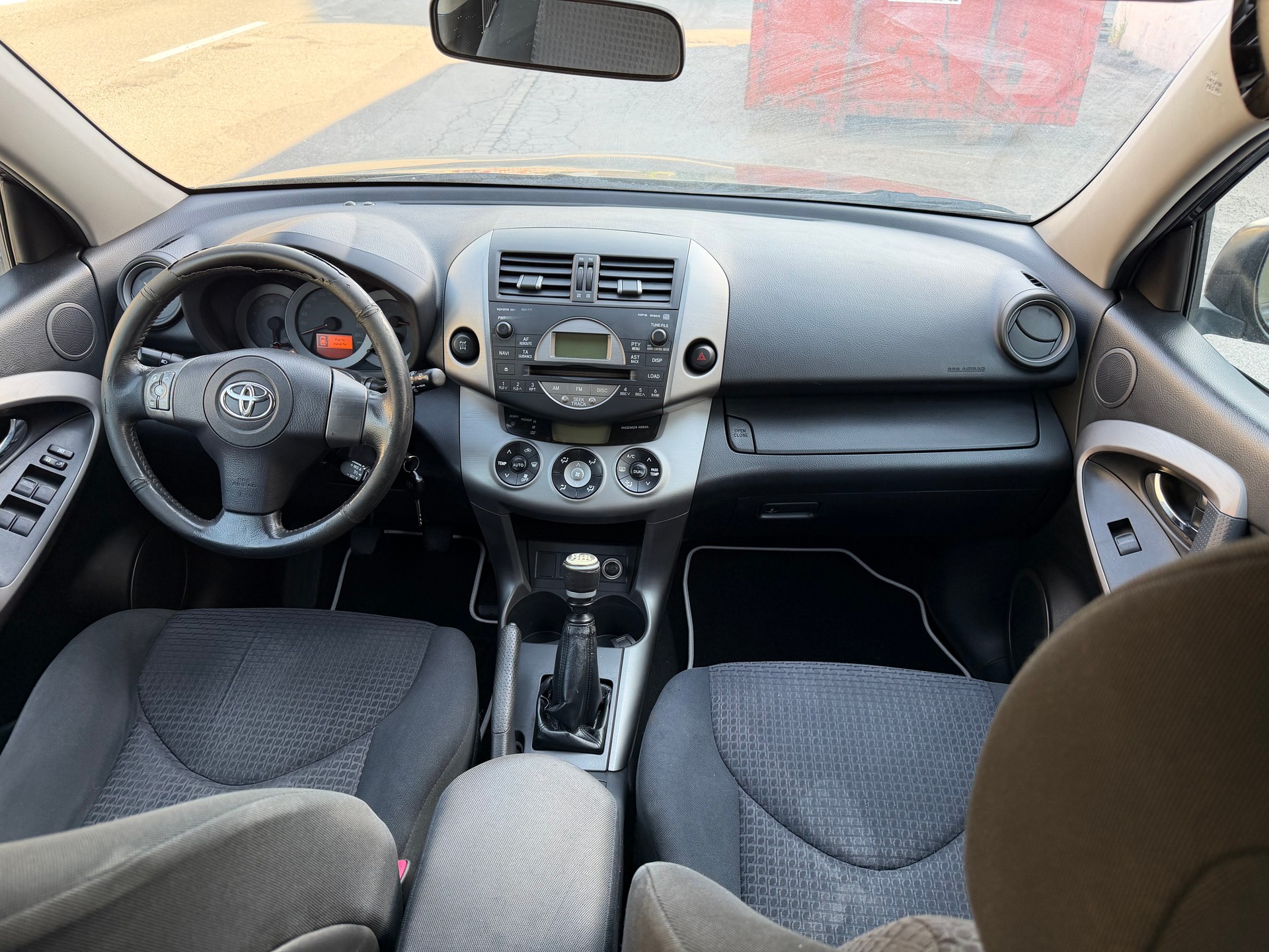 TOYOTA RAV-4 2.2D-4 D Linea Luna-image-2