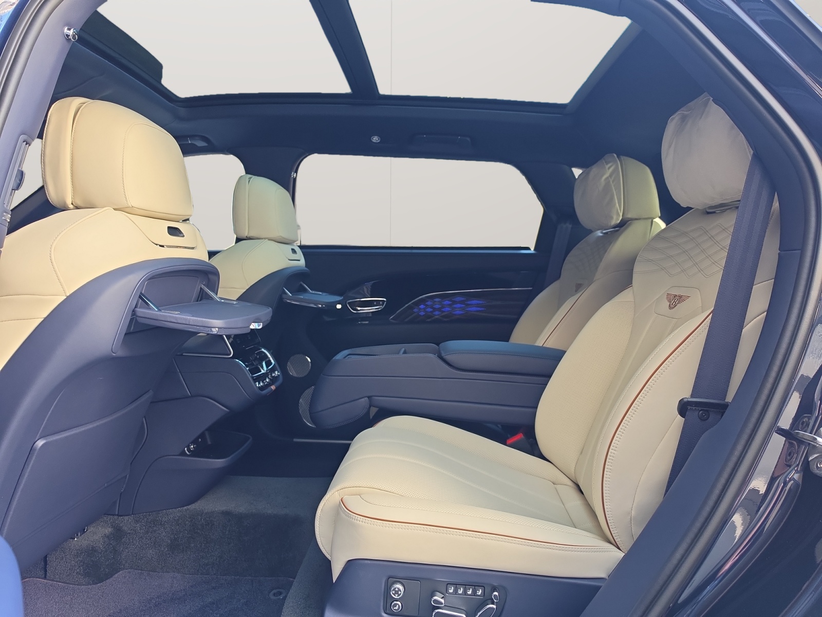 BENTLEY Bentayga EWB V8 Azure/ 1.9% Leasing möglich.-image-14