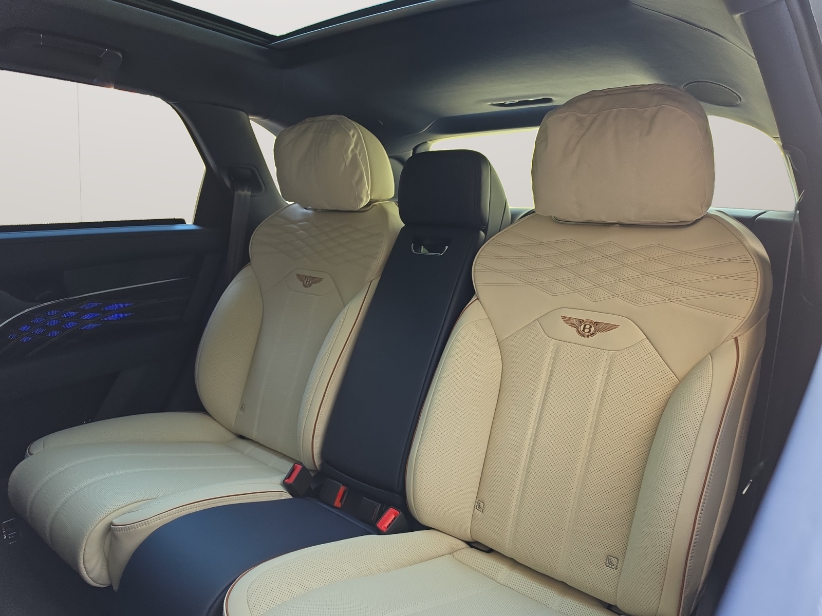 BENTLEY Bentayga EWB V8 Azure/ 1.9% Leasing möglich.-image-13