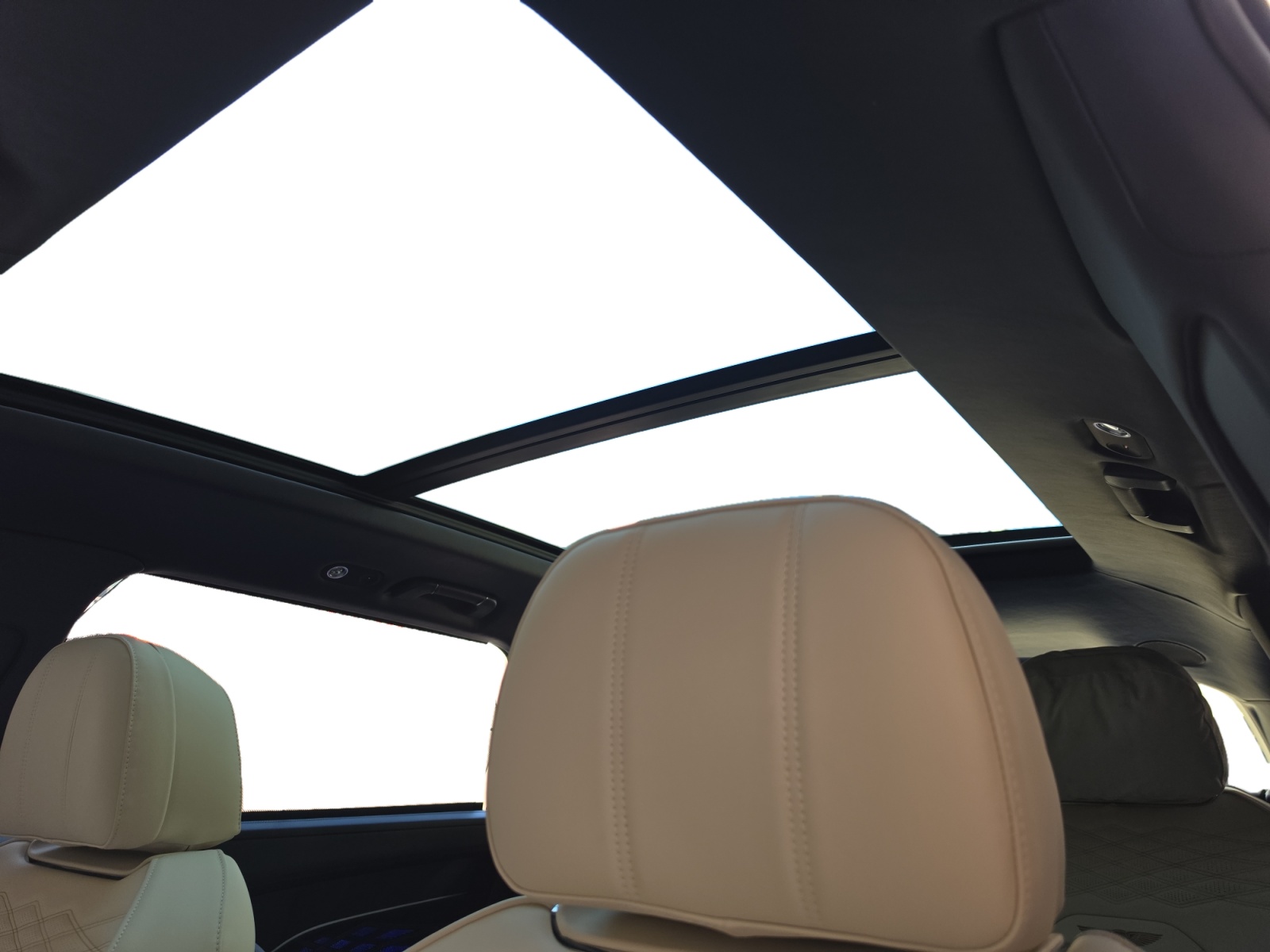 BENTLEY Bentayga EWB V8 Azure/ 1.9% Leasing möglich.-image-15