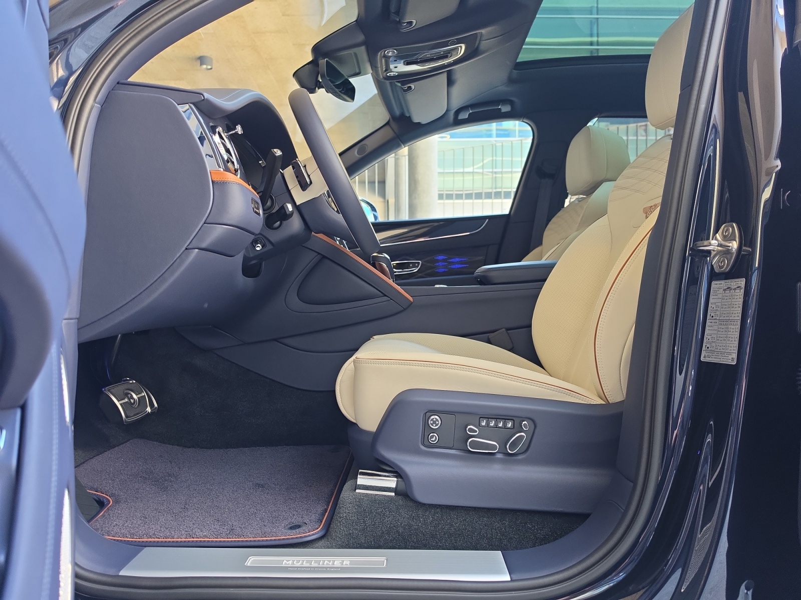 BENTLEY Bentayga EWB V8 Azure/ 1.9% Leasing möglich.-image-11