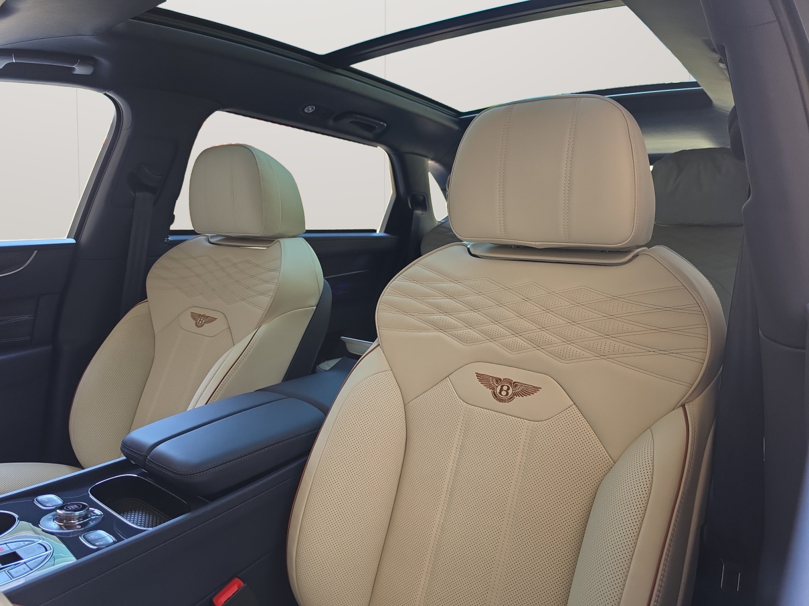BENTLEY Bentayga EWB V8 Azure/ 1.9% Leasing möglich.-showroom-element-3