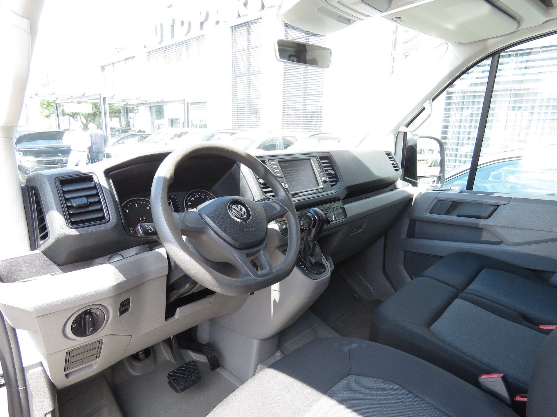 VW Crafter 35 2.0 TDI Entry L3 H2 Automat-image-6