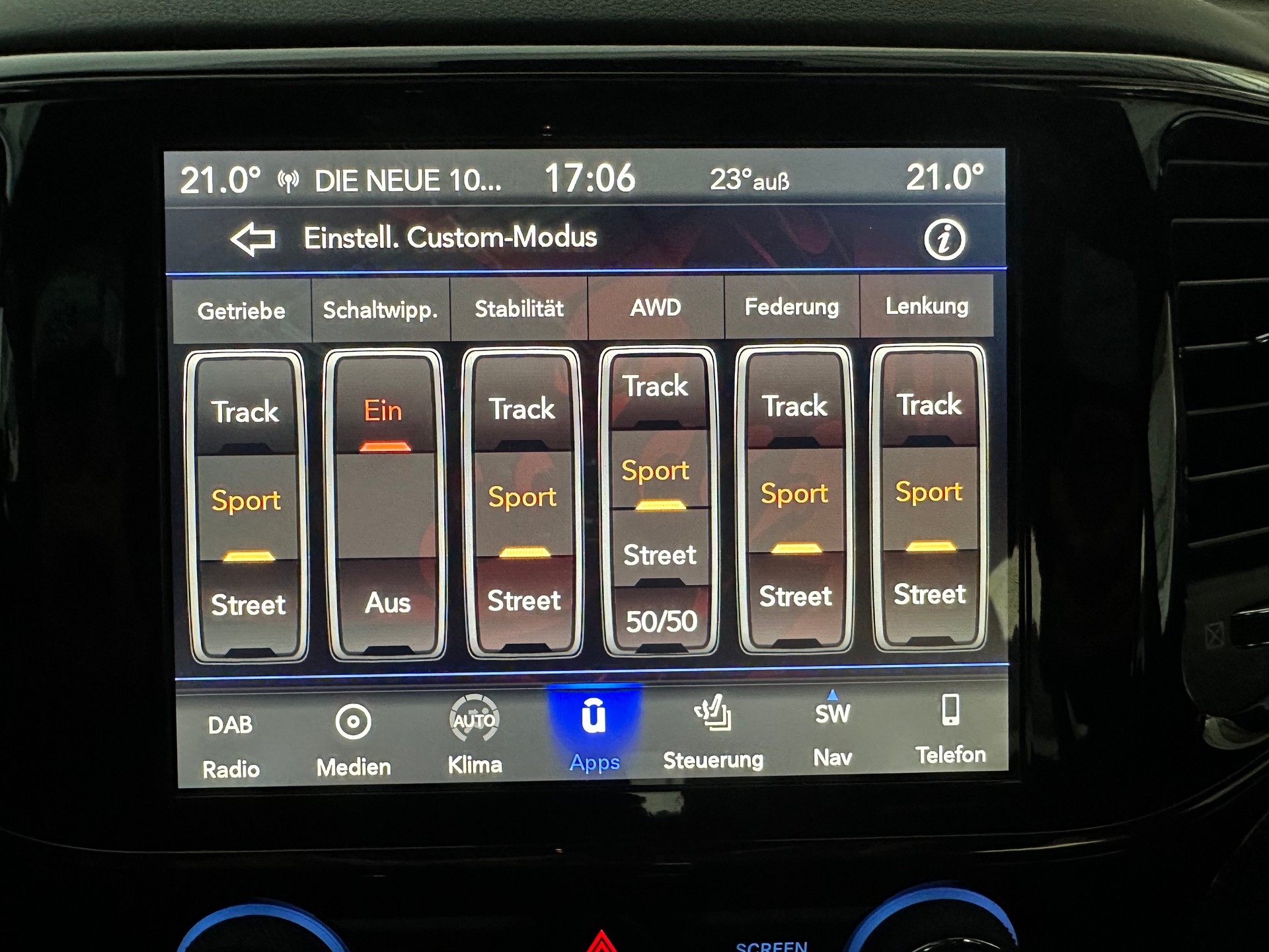 JEEP Grand Cherokee 6.2 V8 HEMI Trackhawk Automatic-image-8