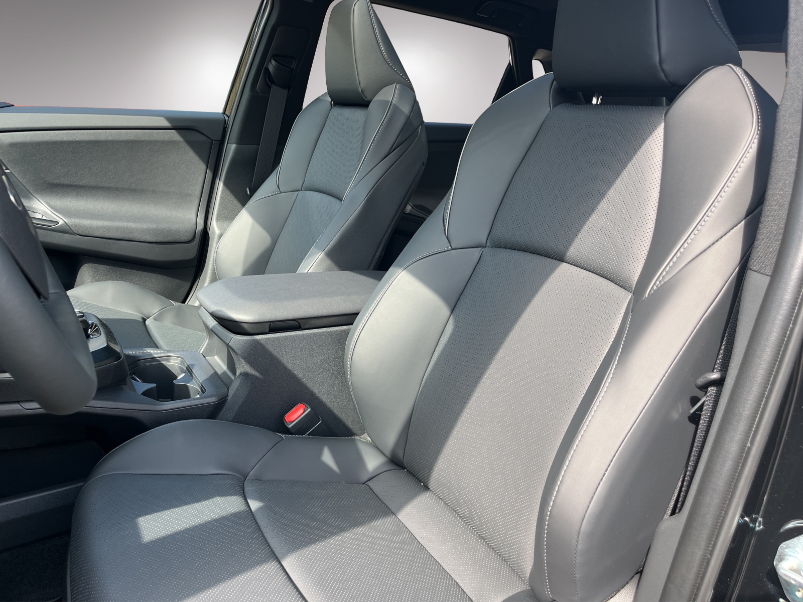 SUBARU Solterra eV Luxury AWD-image-9
