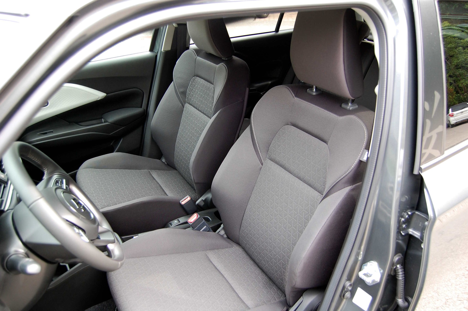 SUZUKI Swift 1.2 Sakura Hybrid 4x4-image-15