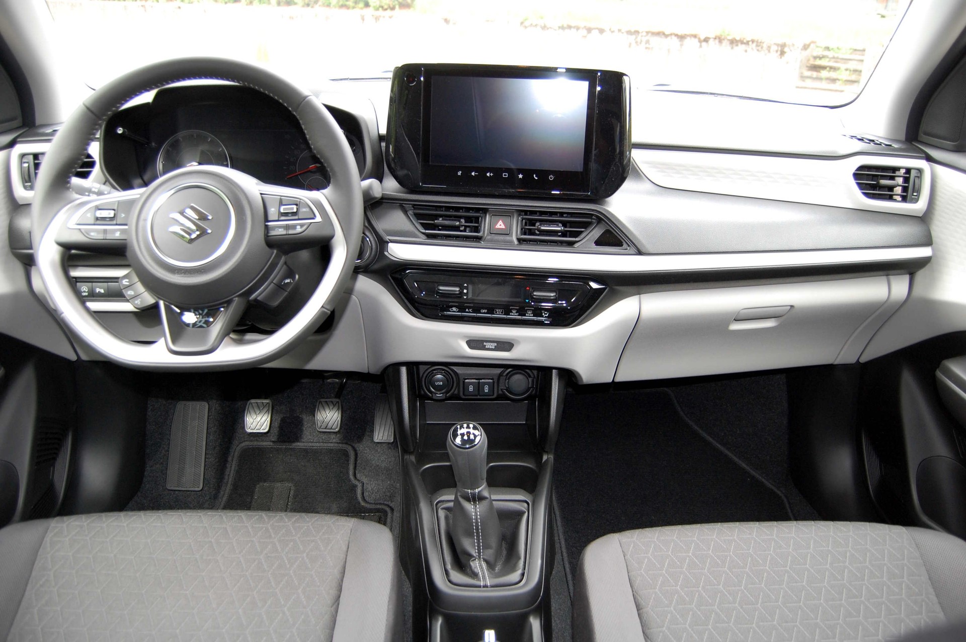 SUZUKI Swift 1.2 Sakura Hybrid 4x4-image-8