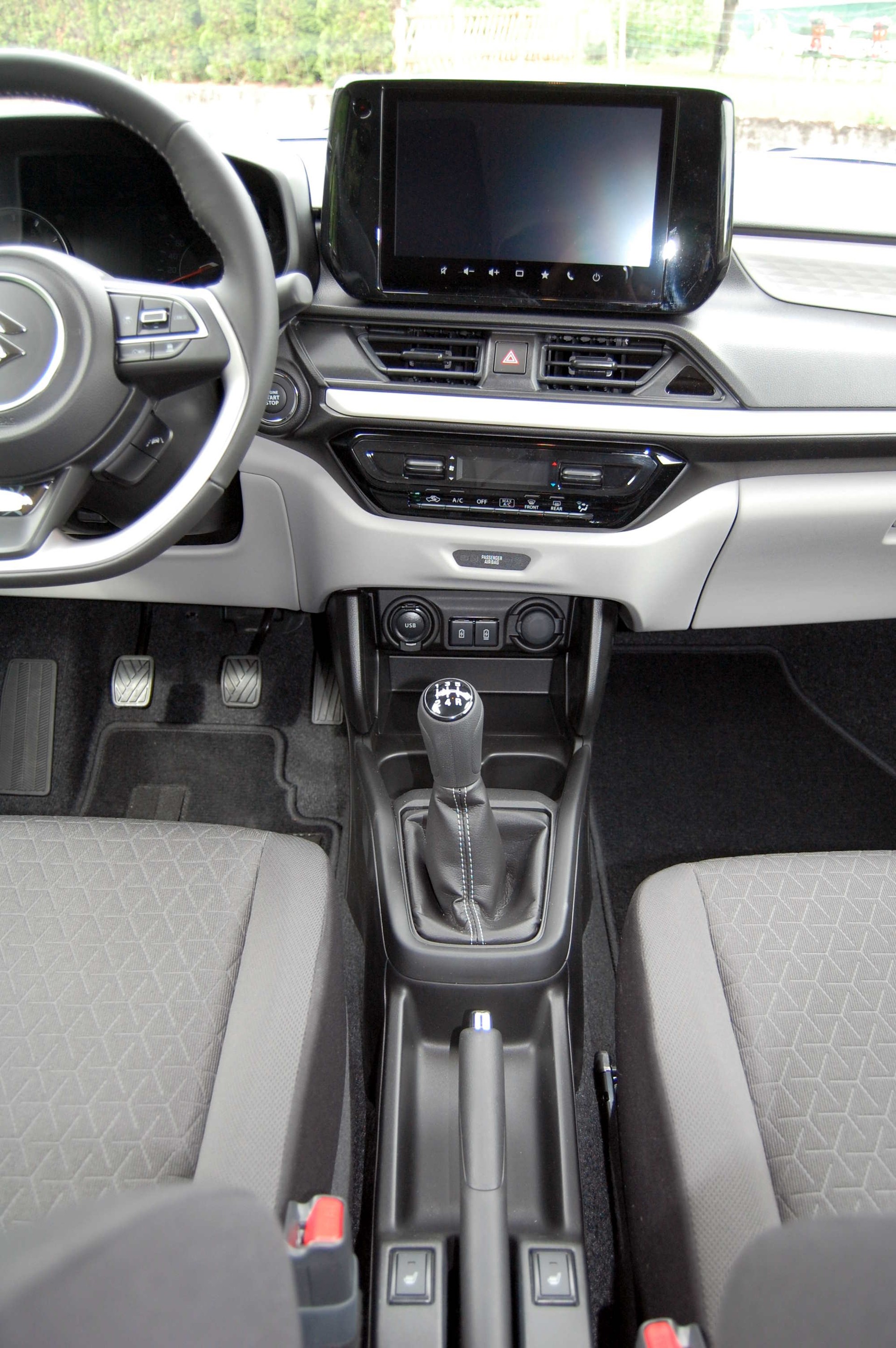SUZUKI Swift 1.2 Sakura Hybrid 4x4-image-9