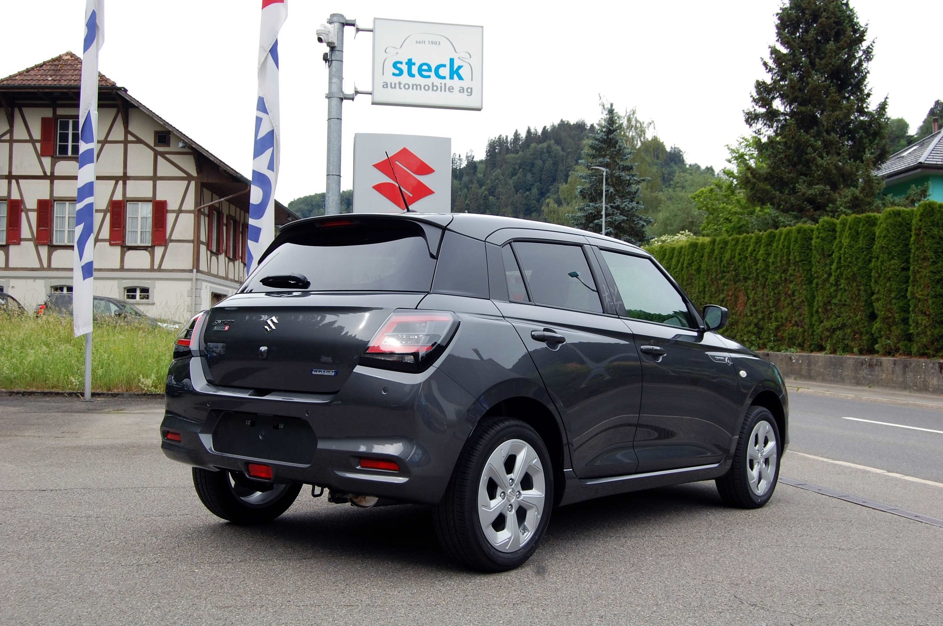 SUZUKI Swift 1.2 Sakura Hybrid 4x4-image-4
