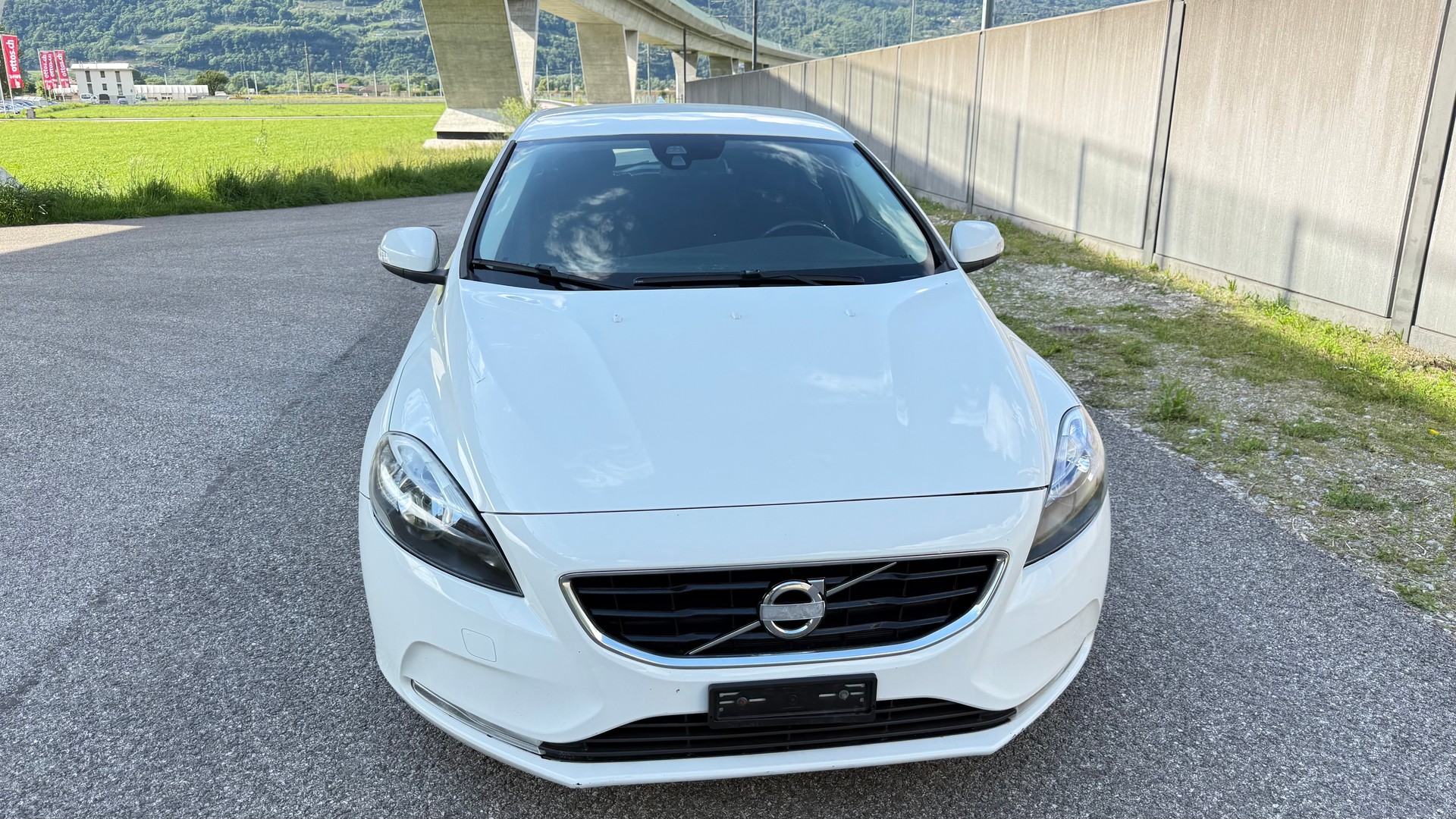 VOLVO V40 D2-image-1