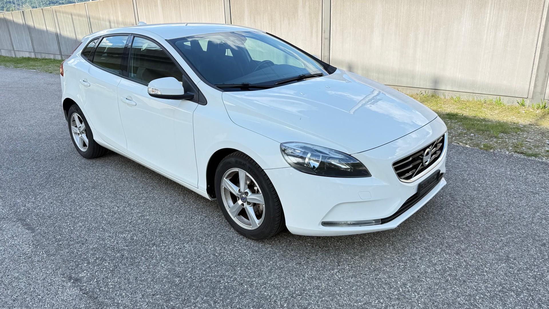 VOLVO V40 D2
