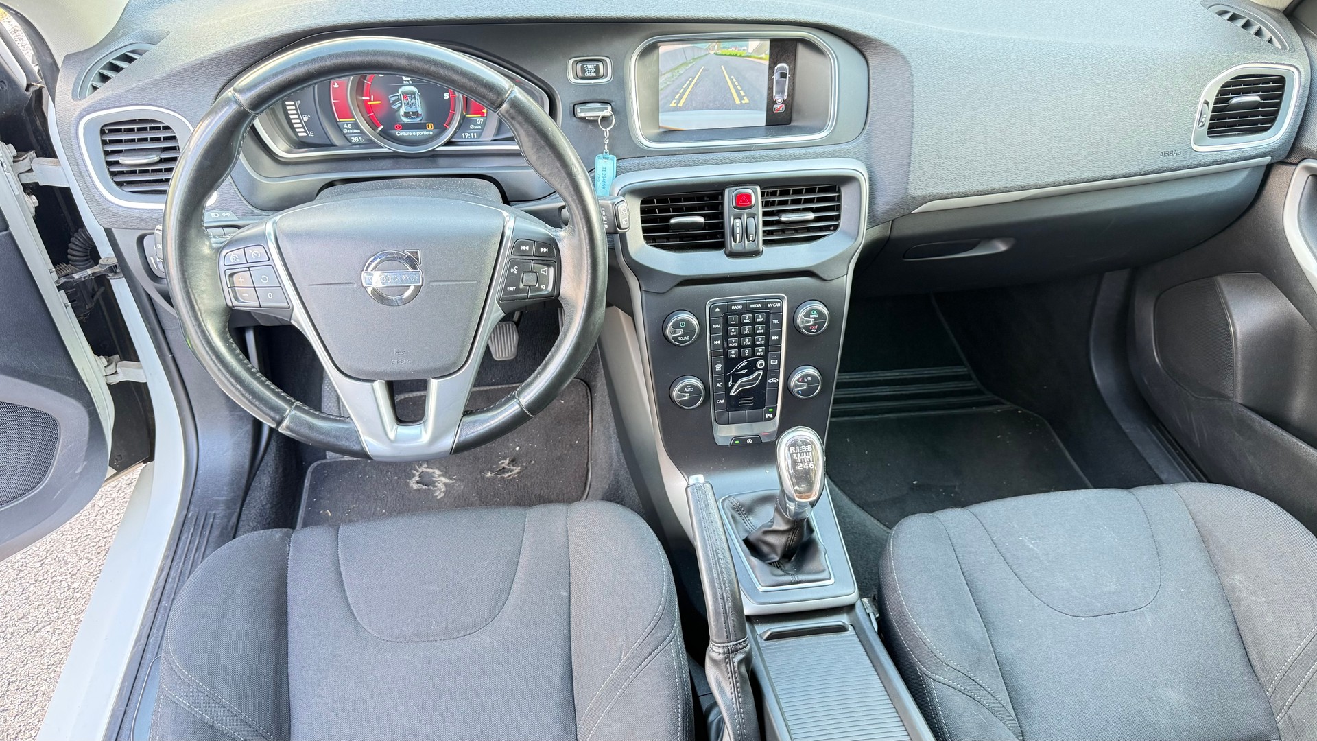 VOLVO V40 D2-image-7