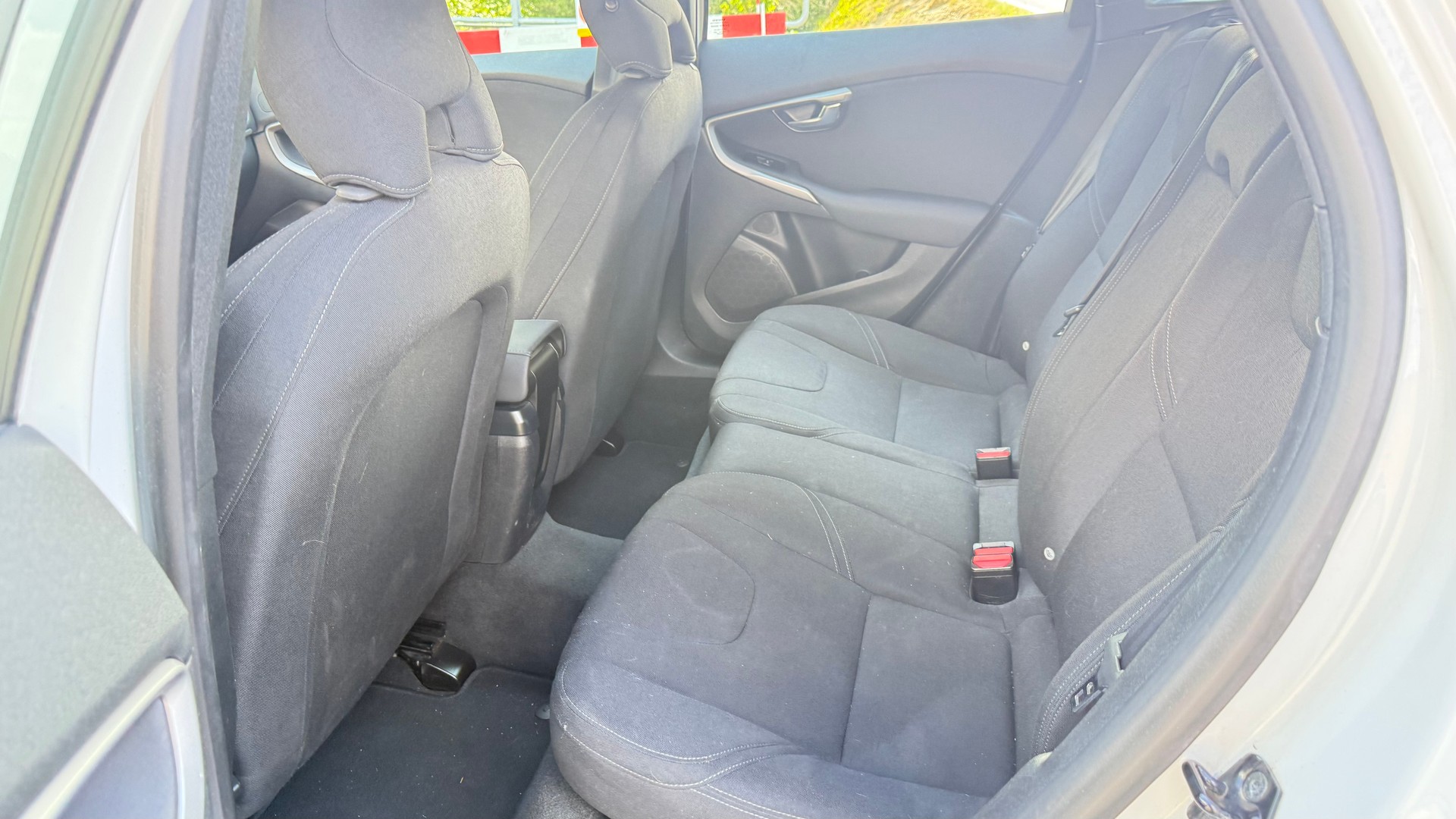 VOLVO V40 D2-image-8