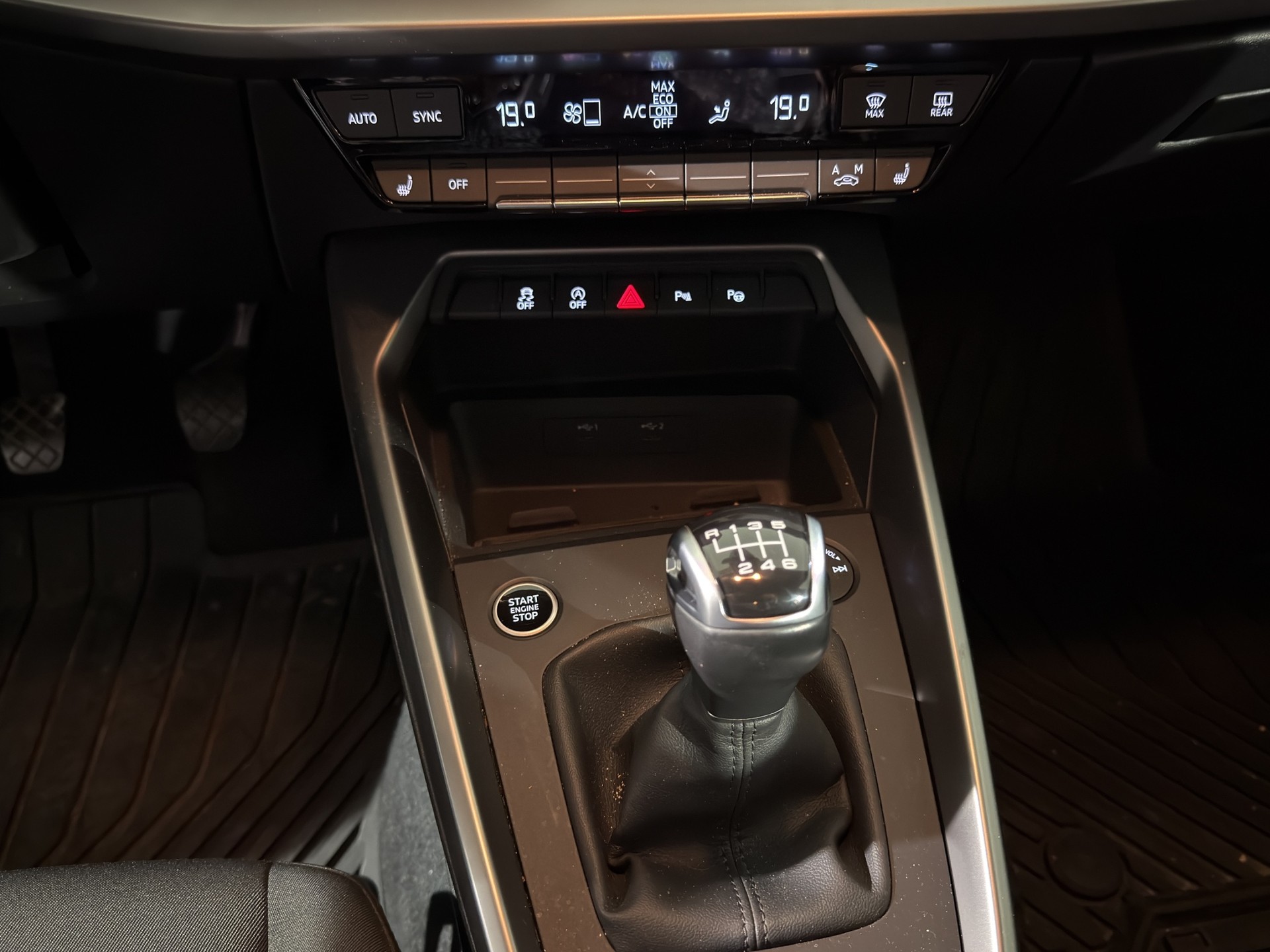 AUDI A3 Sportback 35 TFSI Attraction-image-11