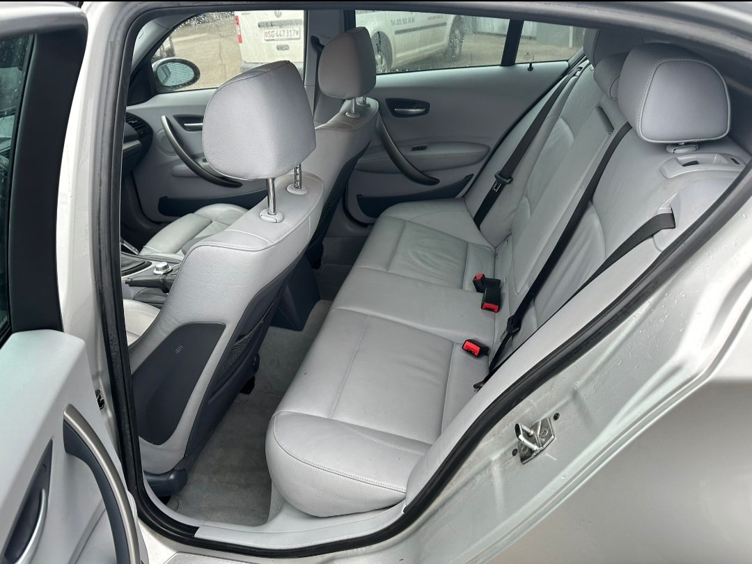 BMW 120i-image-6