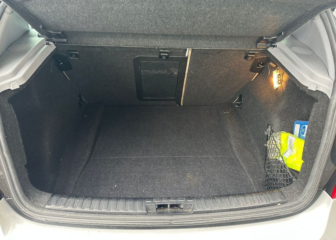 BMW 120i-image-4