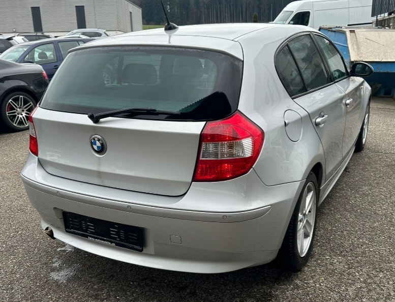 BMW 120i-image-2