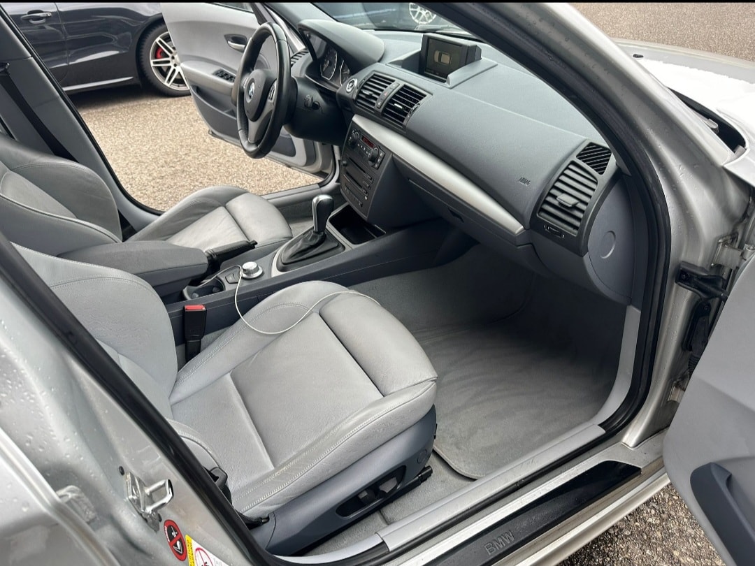 BMW 120i-image-9
