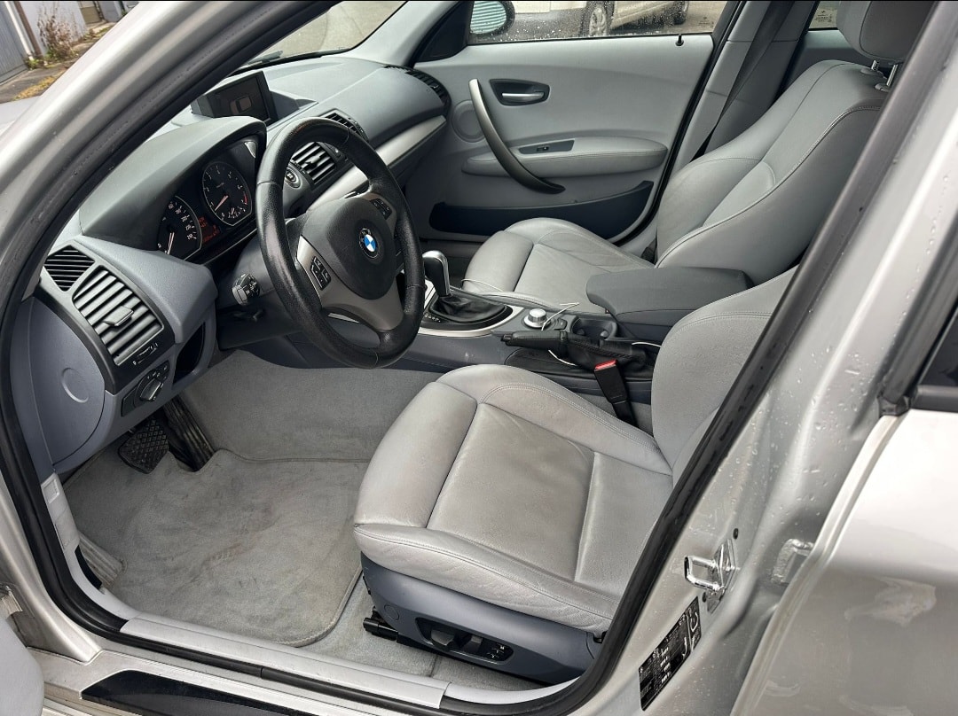 BMW 120i-image-5