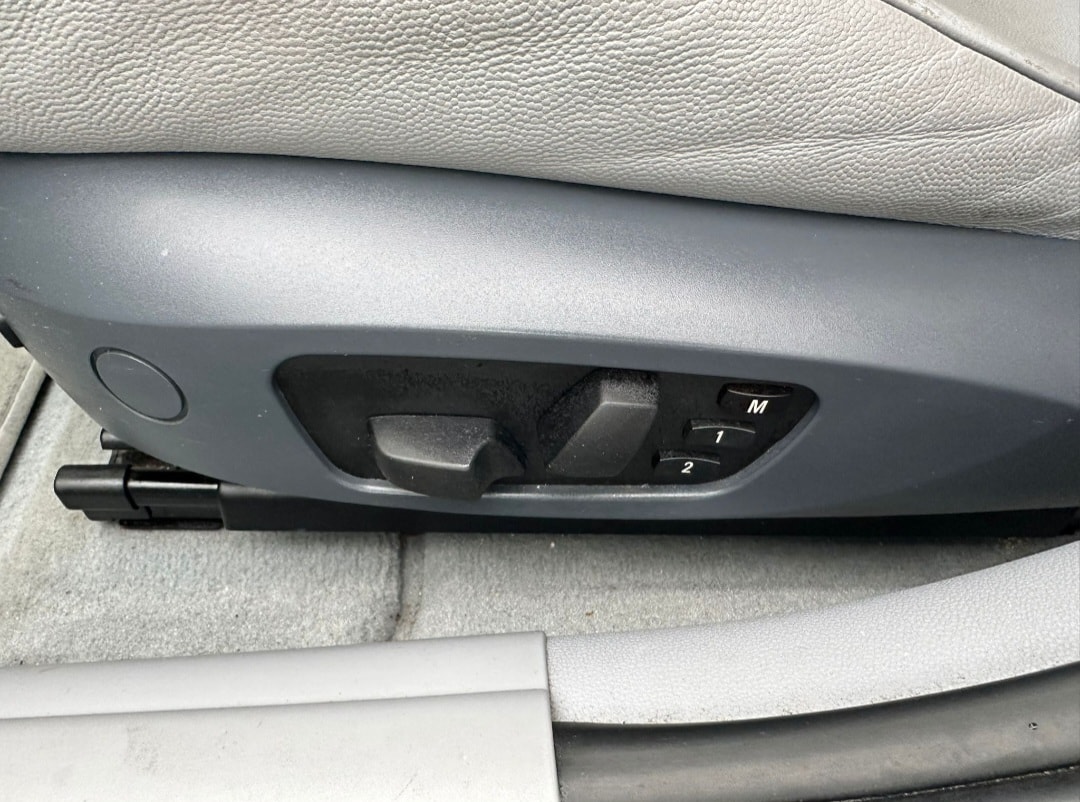 BMW 120i-image-8