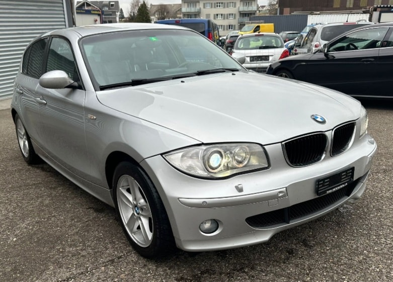 BMW 120i-image-1