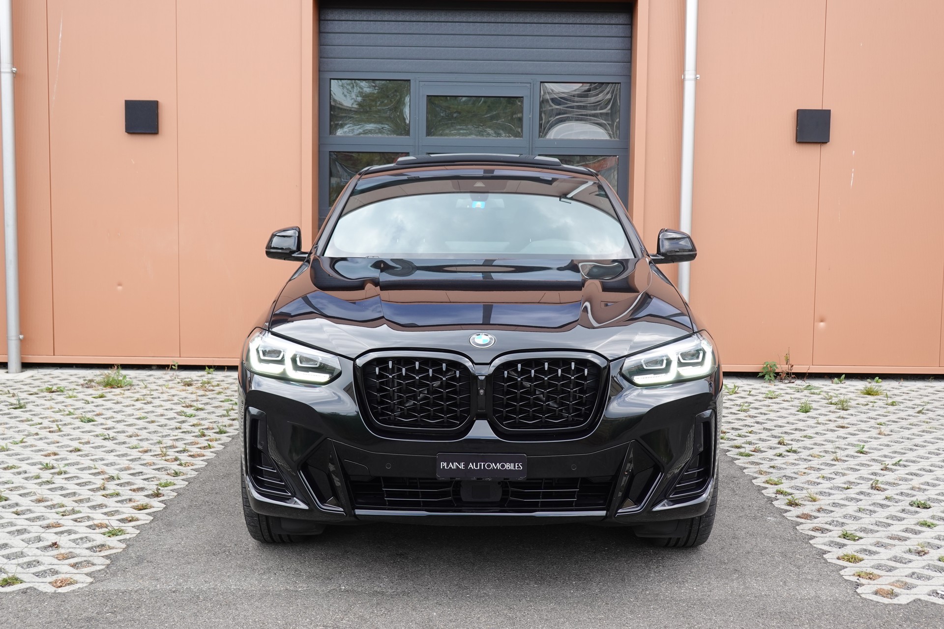 BMW X4 xDrive 48V 20d M Sport * Vehicule CH * Pack M * Camera 360 * jantes 20 * sièges chauffants et électriques *-showroom-element-1