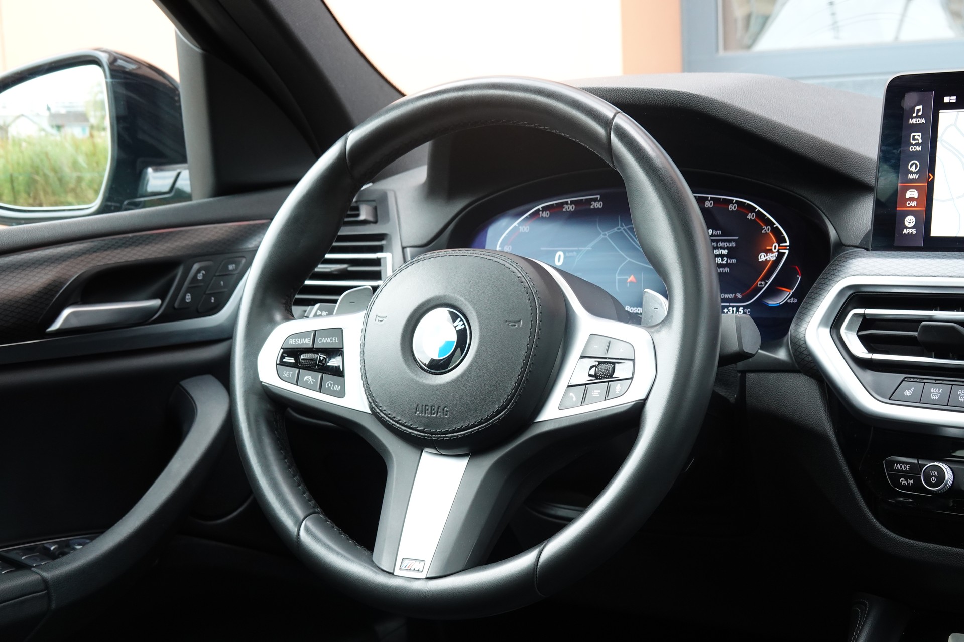 BMW X4 xDrive 48V 20d M Sport * Vehicule CH * Pack M * Camera 360 * jantes 20 * sièges chauffants et électriques *-image-11