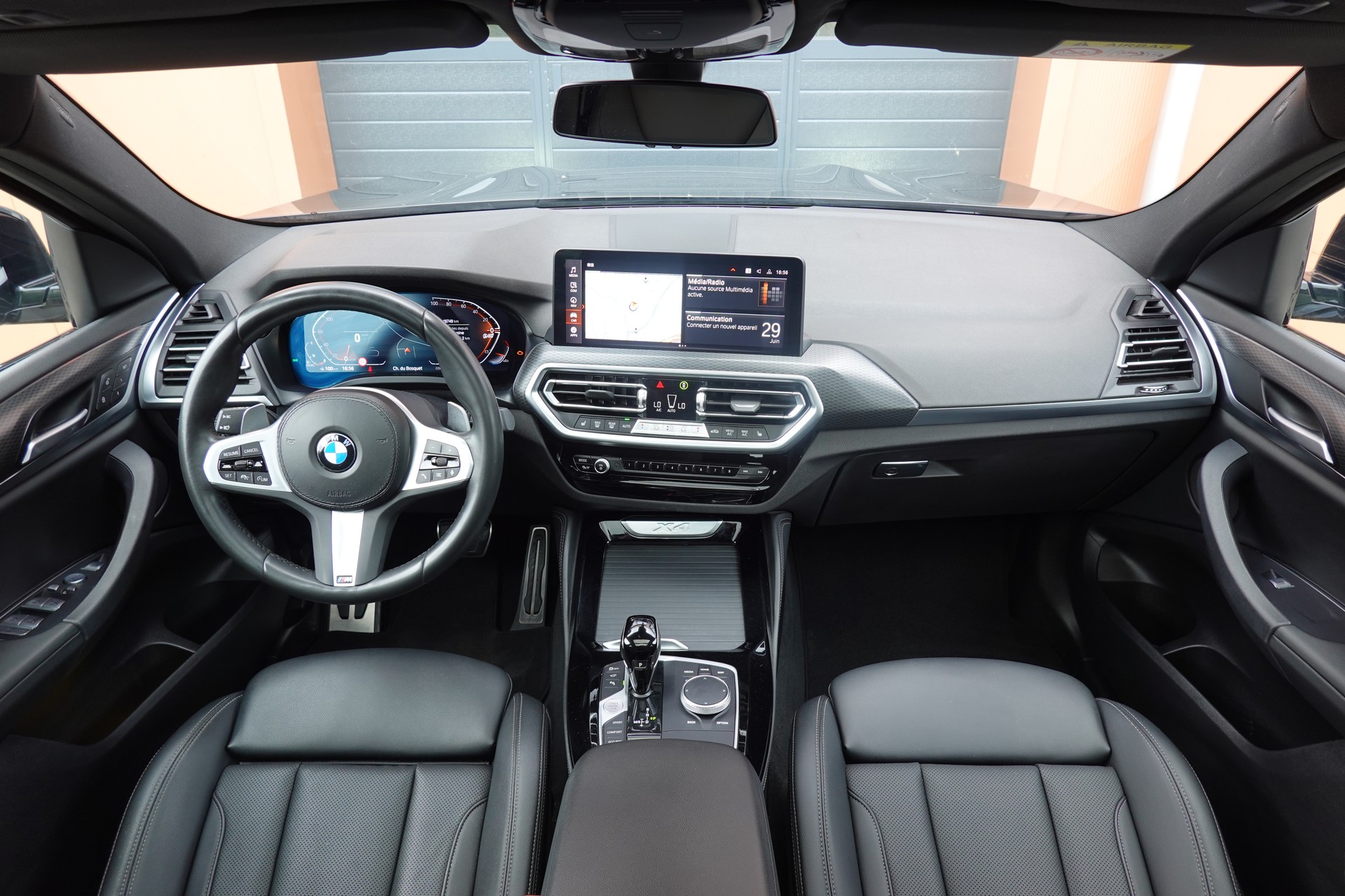 BMW X4 xDrive 48V 20d M Sport * Vehicule CH * Pack M * Camera 360 * jantes 20 * sièges chauffants et électriques *-image-10