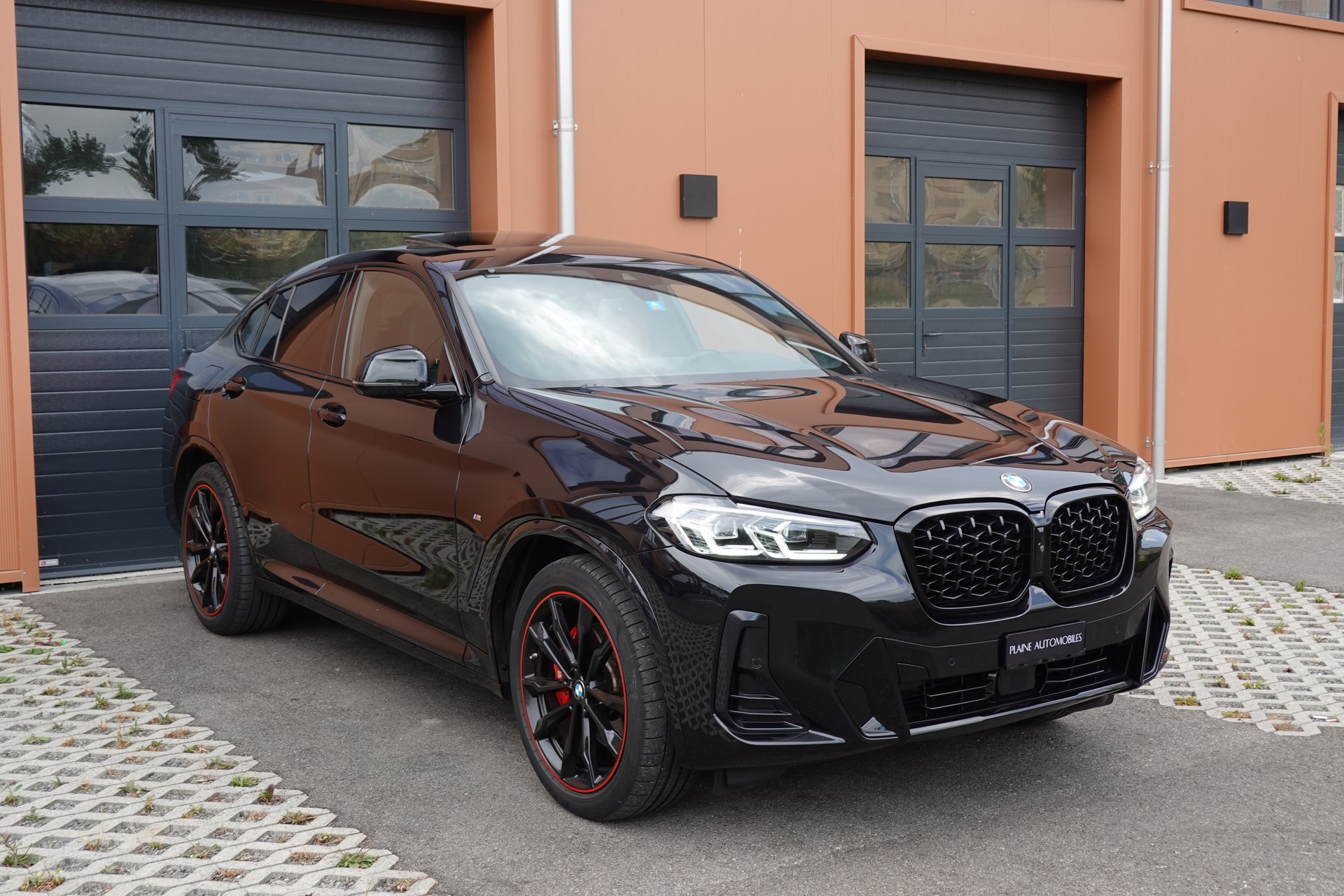 BMW X4 xDrive 48V 20d M Sport * Vehicule CH * Pack M * Camera 360 * jantes 20 * sièges chauffants et électriques *-showroom-element-2