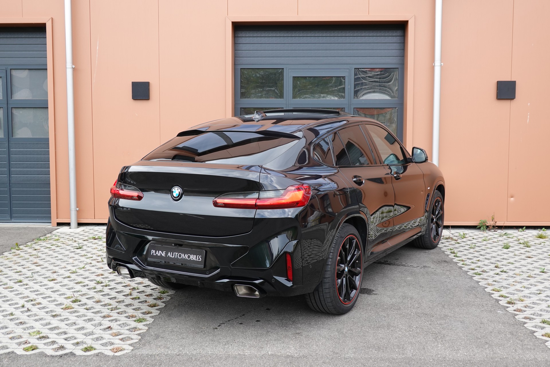 BMW X4 xDrive 48V 20d M Sport * Vehicule CH * Pack M * Camera 360 * jantes 20 * sièges chauffants et électriques *-image-7