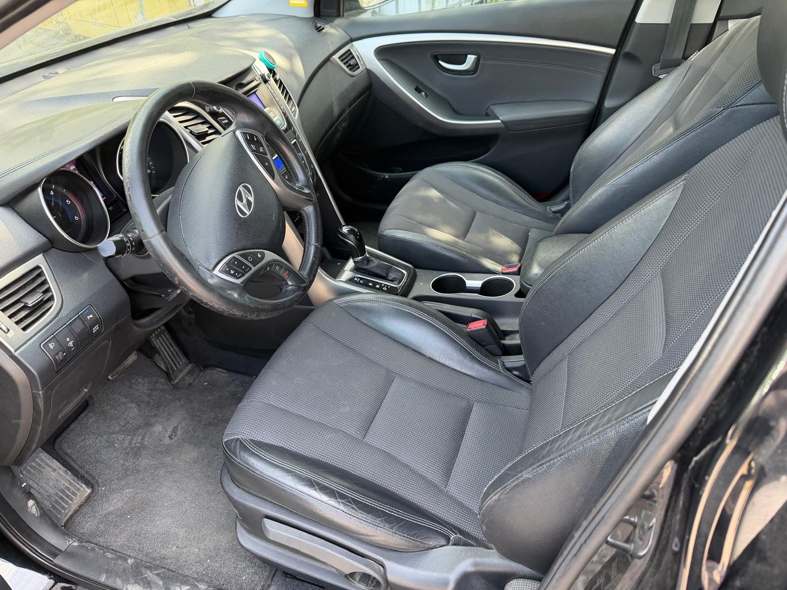 HYUNDAI i30 Wagon 1.6 CRDi Premium Automatic-image-5