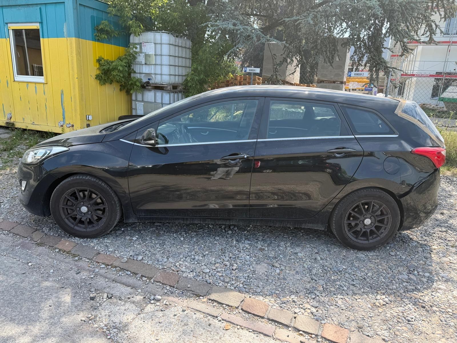 HYUNDAI i30 Wagon 1.6 CRDi Premium Automatic-image-3