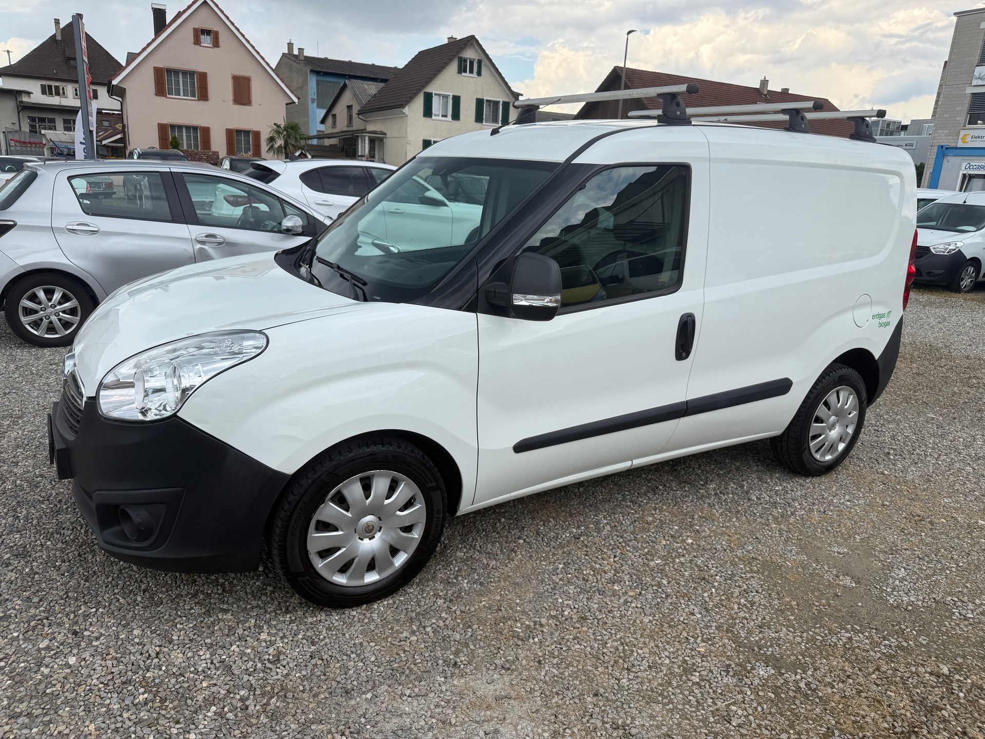 OPEL Combo 1.4 CNG Turbo ecoFLEX 2.4 L1H1-image-1