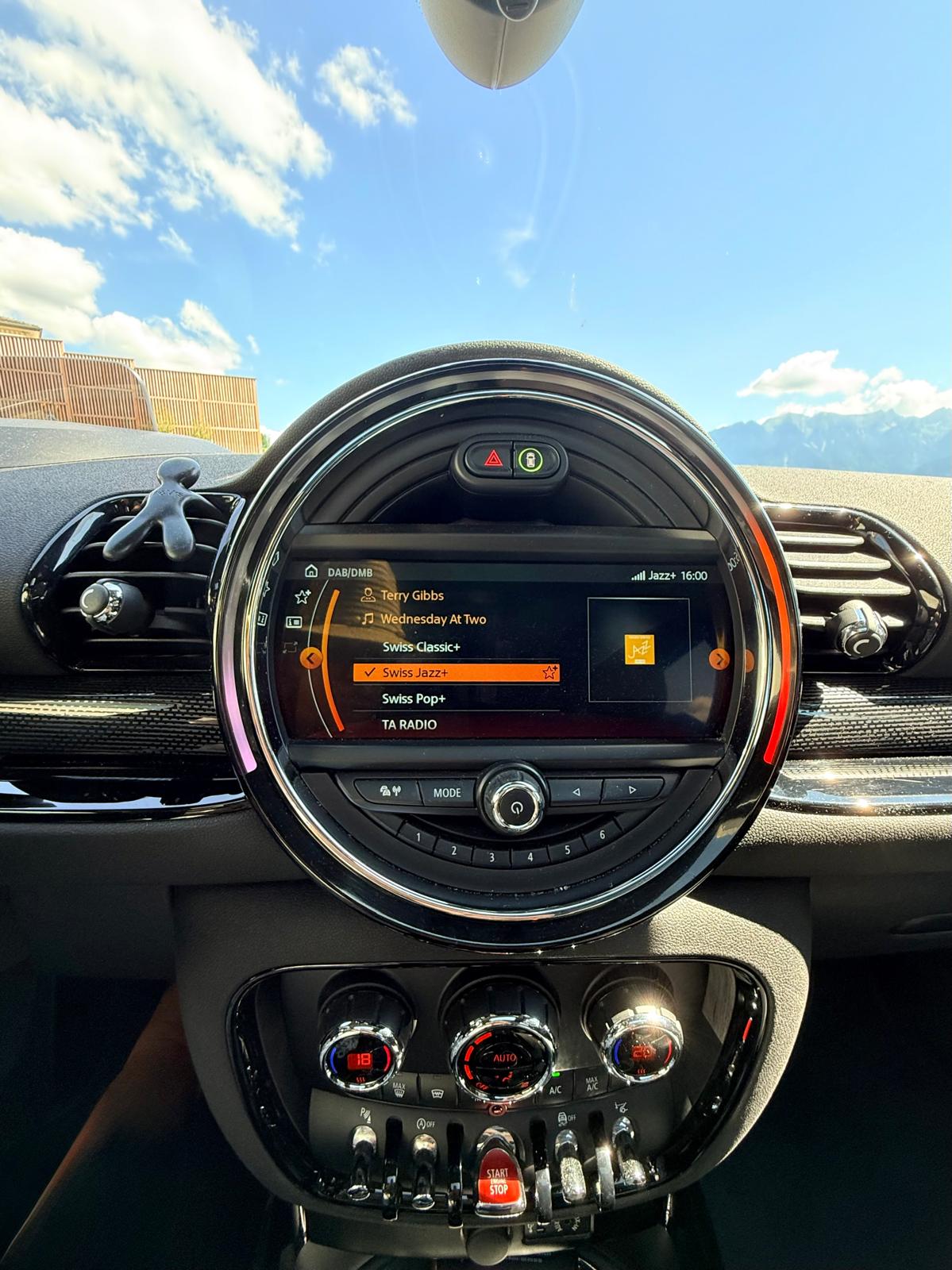 MINI 2.0i Cooper S SAG ALL4-image-4