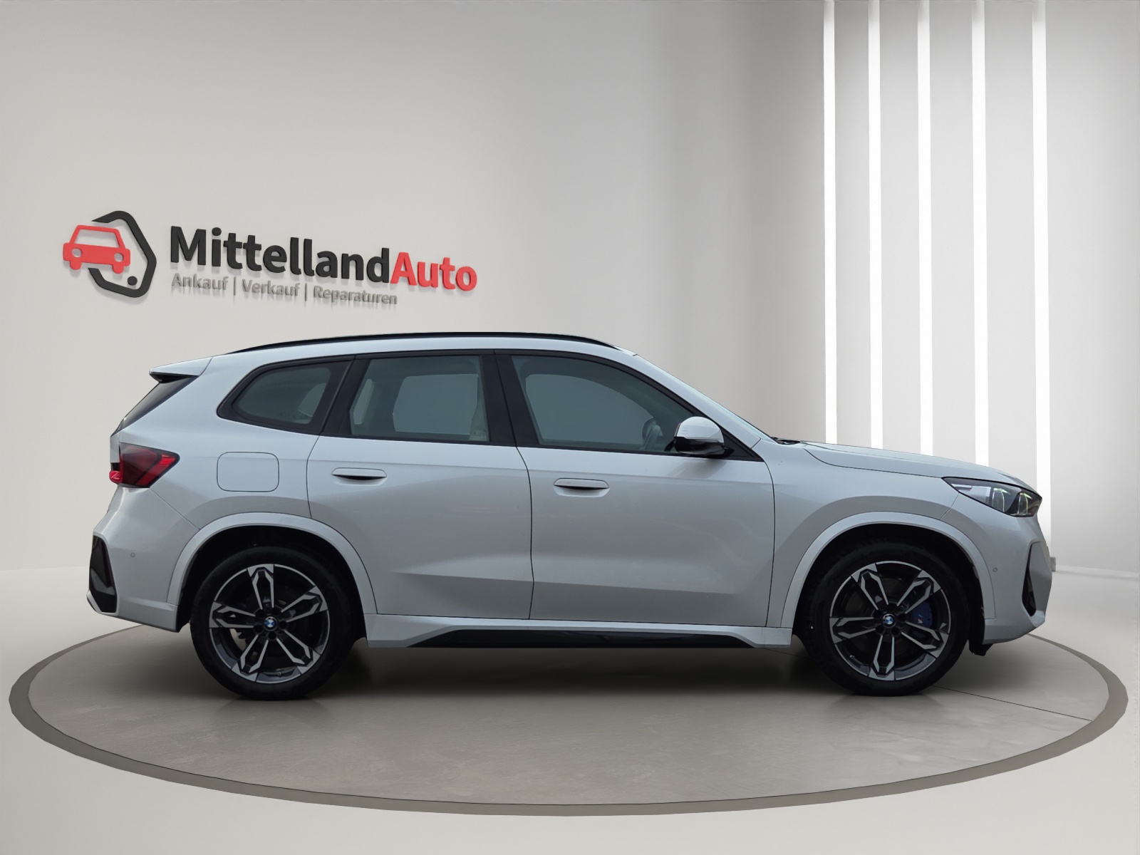 BMW X1 xDrive 23i 48V M Sport-showroom-element-3