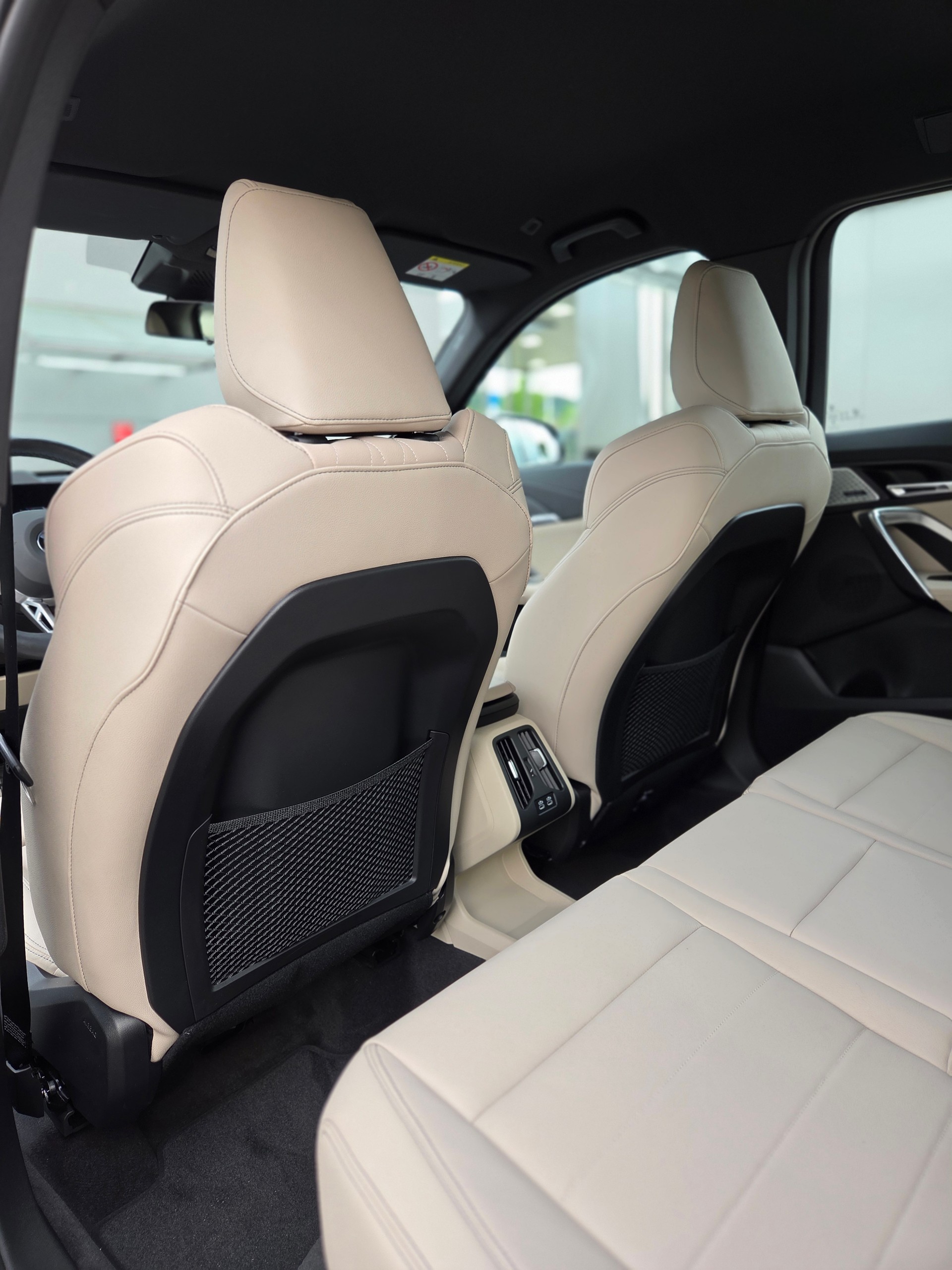 BMW X1 xDrive 23i 48V M Sport-image-9