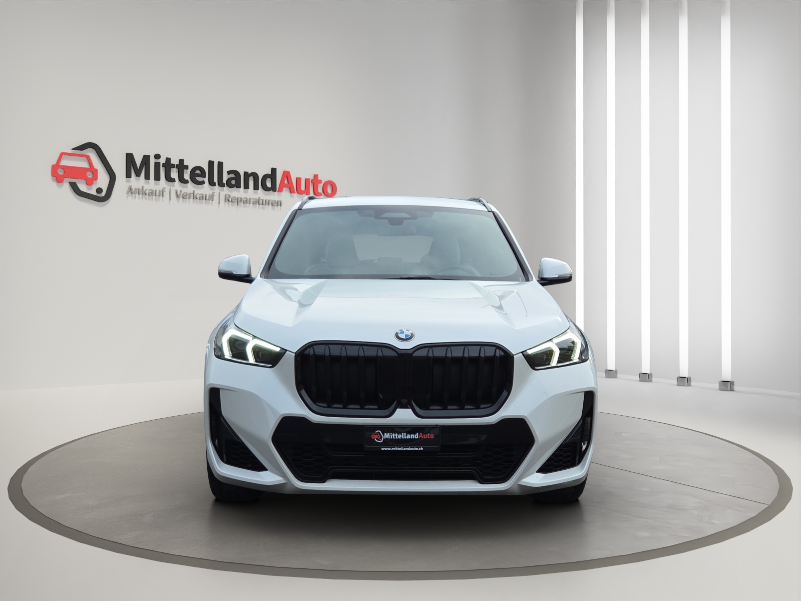 BMW X1 xDrive 23i 48V M Sport-showroom-element-1