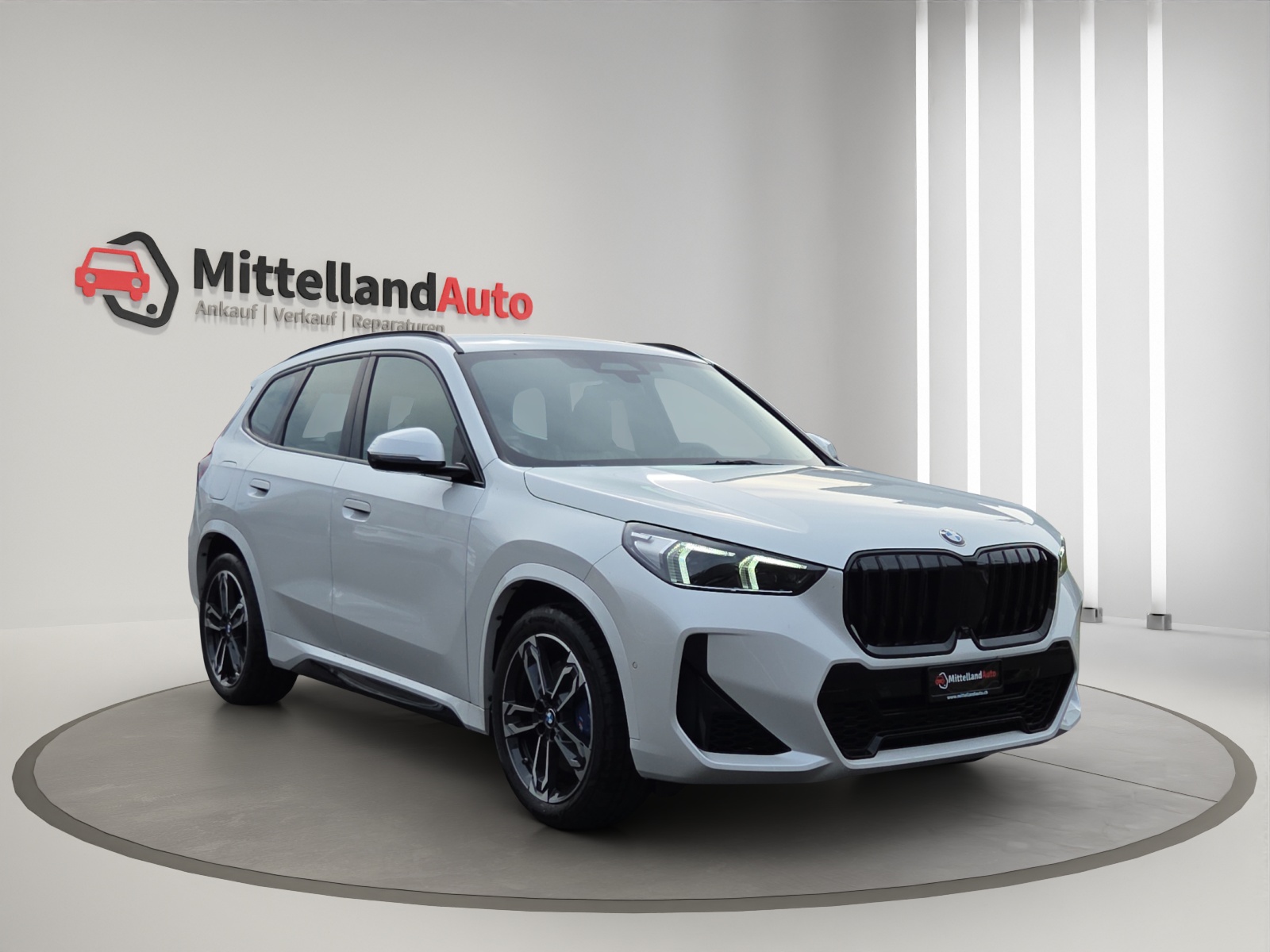 BMW X1 xDrive 23i 48V M Sport-showroom-element-2
