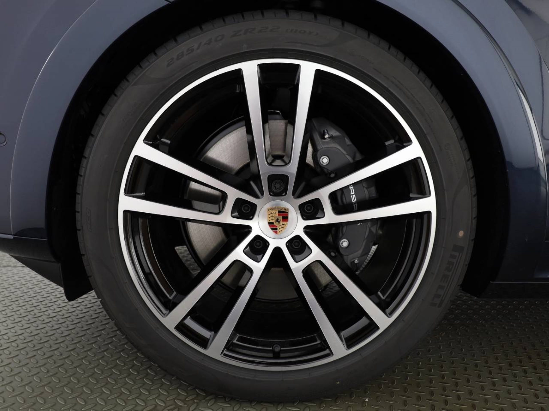 PORSCHE Cayenne E-Hybrid Black Edition-image-5